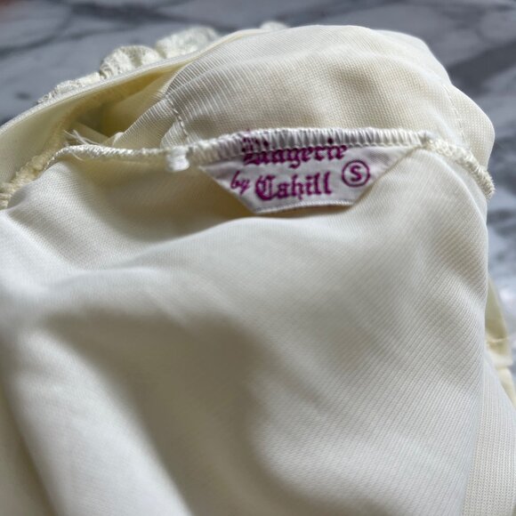 1960s IVORY COLOUR LACE PEIGNOIR NEGLIGEE SET, High Quality by Cahill Canada - Picture 2 of 8